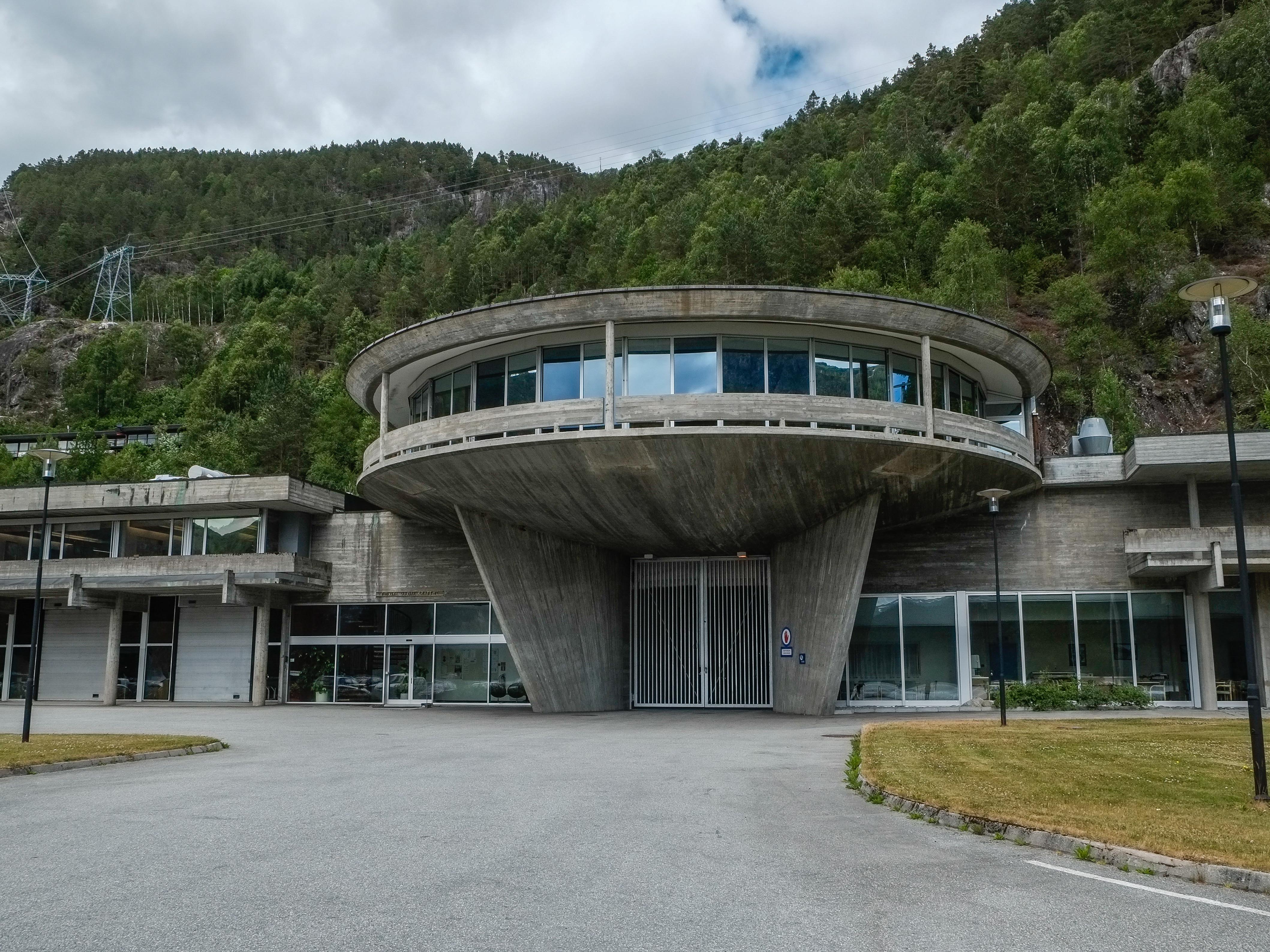 Kraftverksbygg sett utenfra.