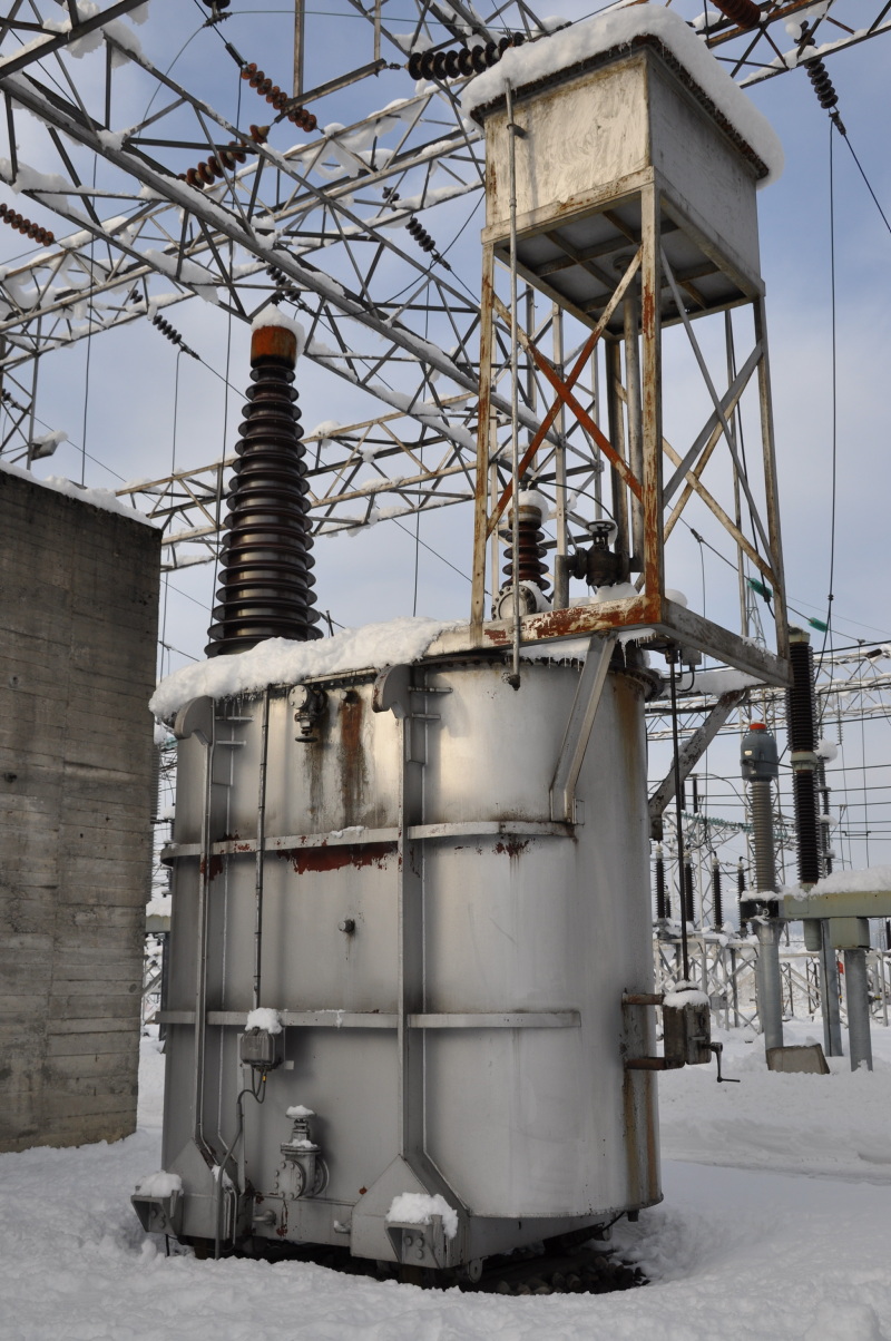 Utendørs koblingsanlegg til transformatorstasjon vinterstid