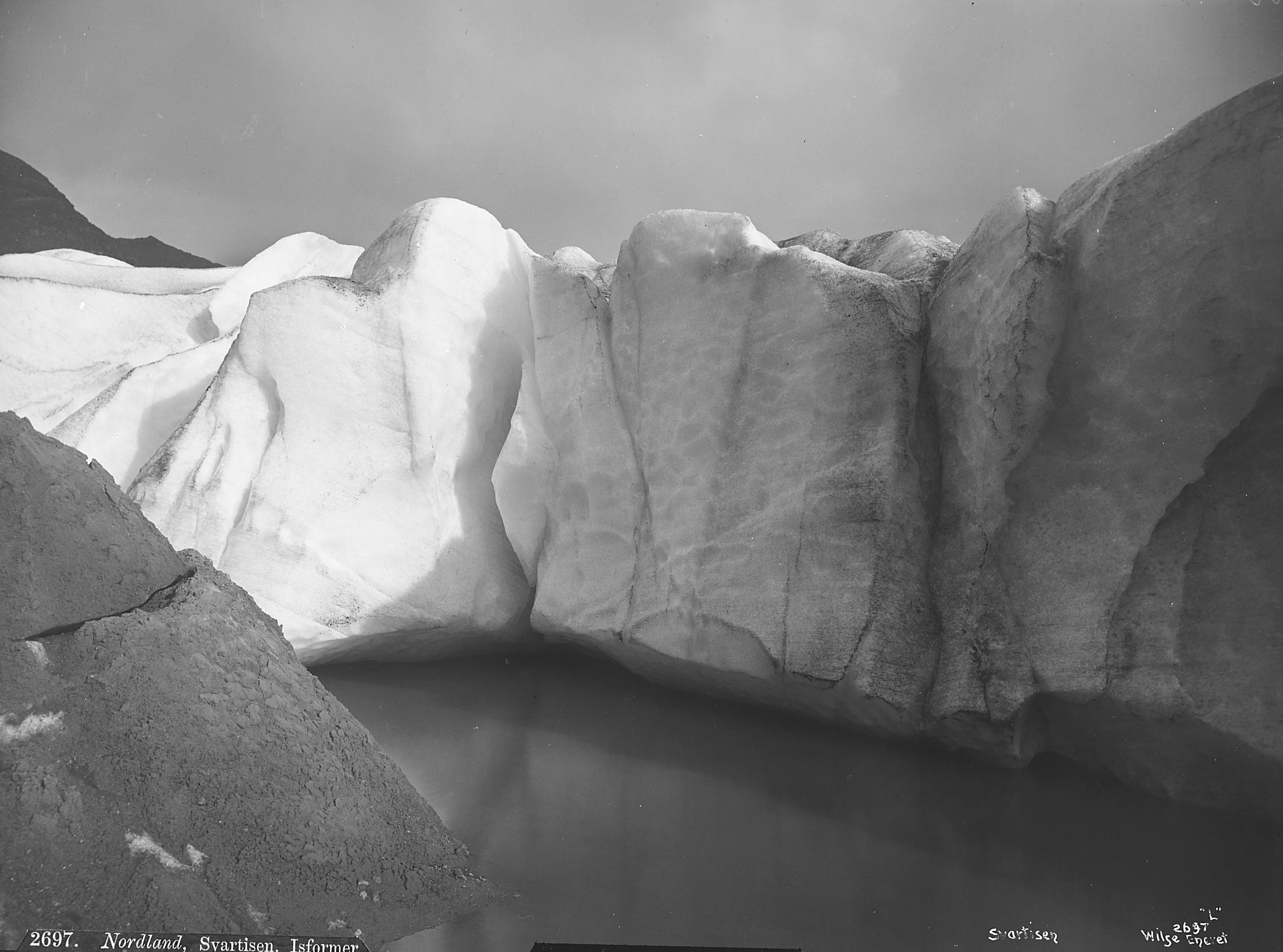 Isformer i Svartisen, Meløy, Nordland.