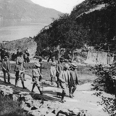 Keiser Wilhelm på tur i Tyssedal sammen med industriherrene Sam Eyde og Albert Petersson