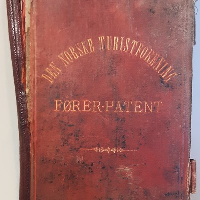Forsiden av Mikkel Mundals patentførerbok fra 1898.