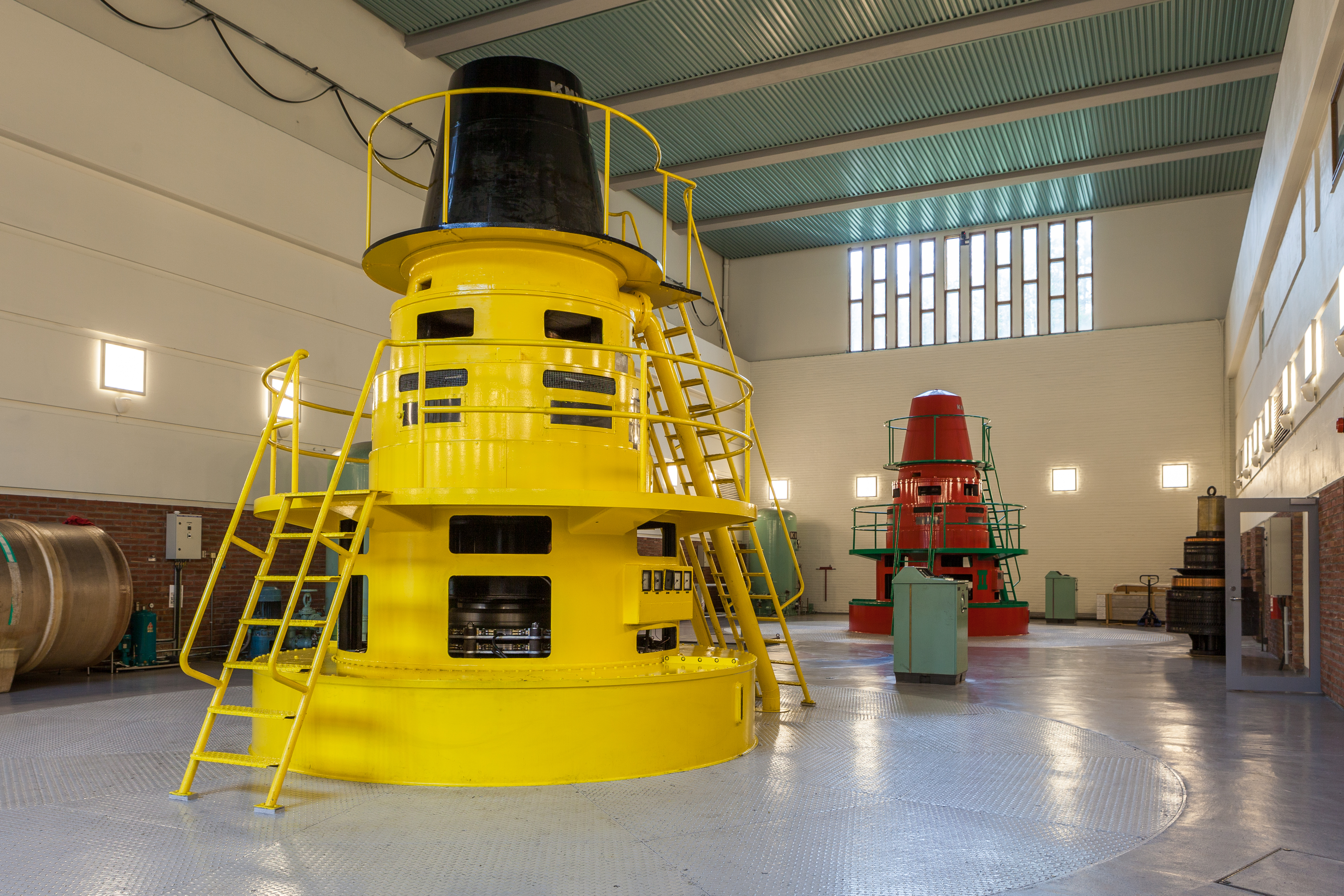 Interiør i maskinhall, kraftstasjon