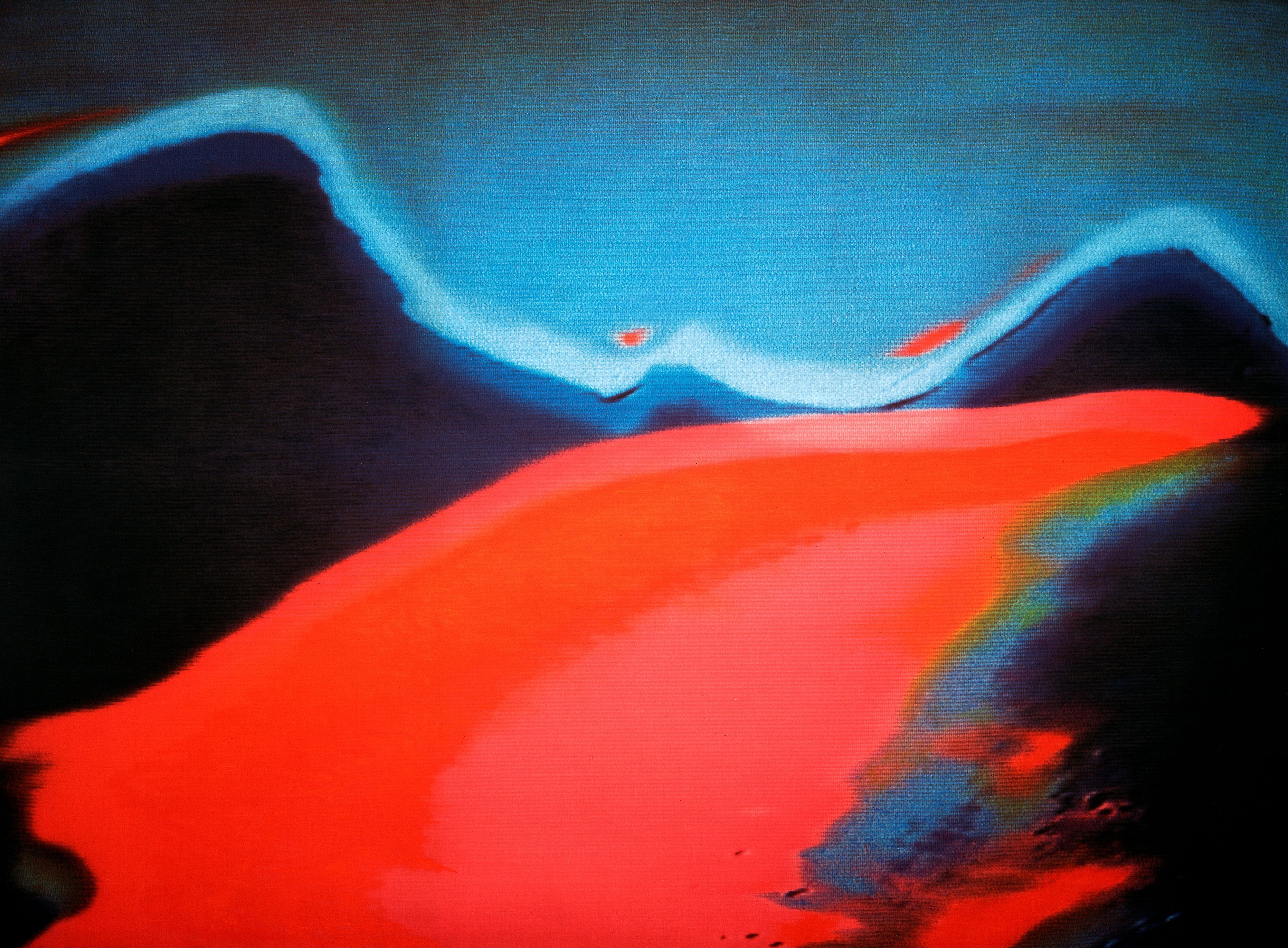 Et kunstverk av blå mørke fjell omringet av en sterk rødfarge.