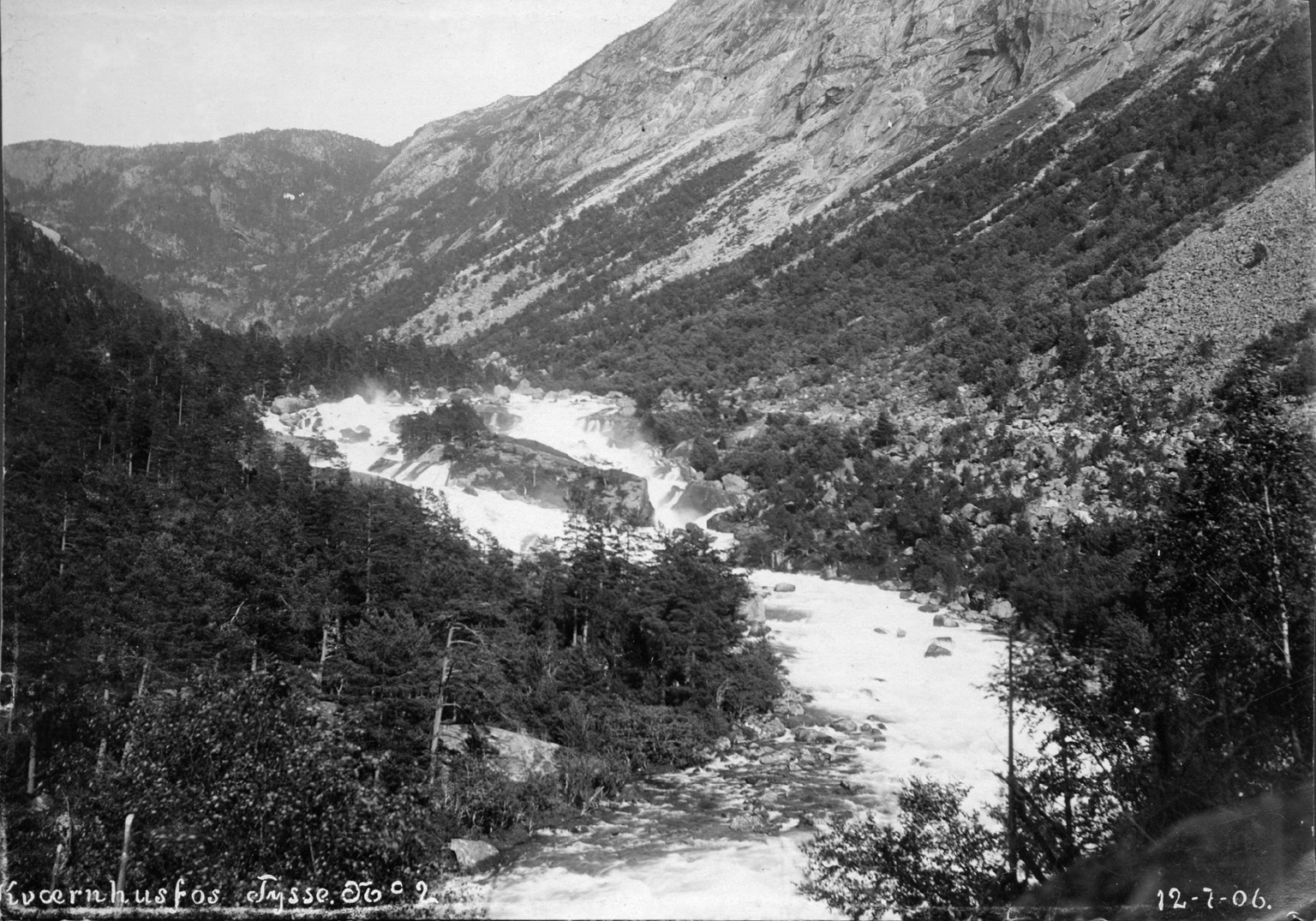 Kvernhusfossen i elva Tysso 