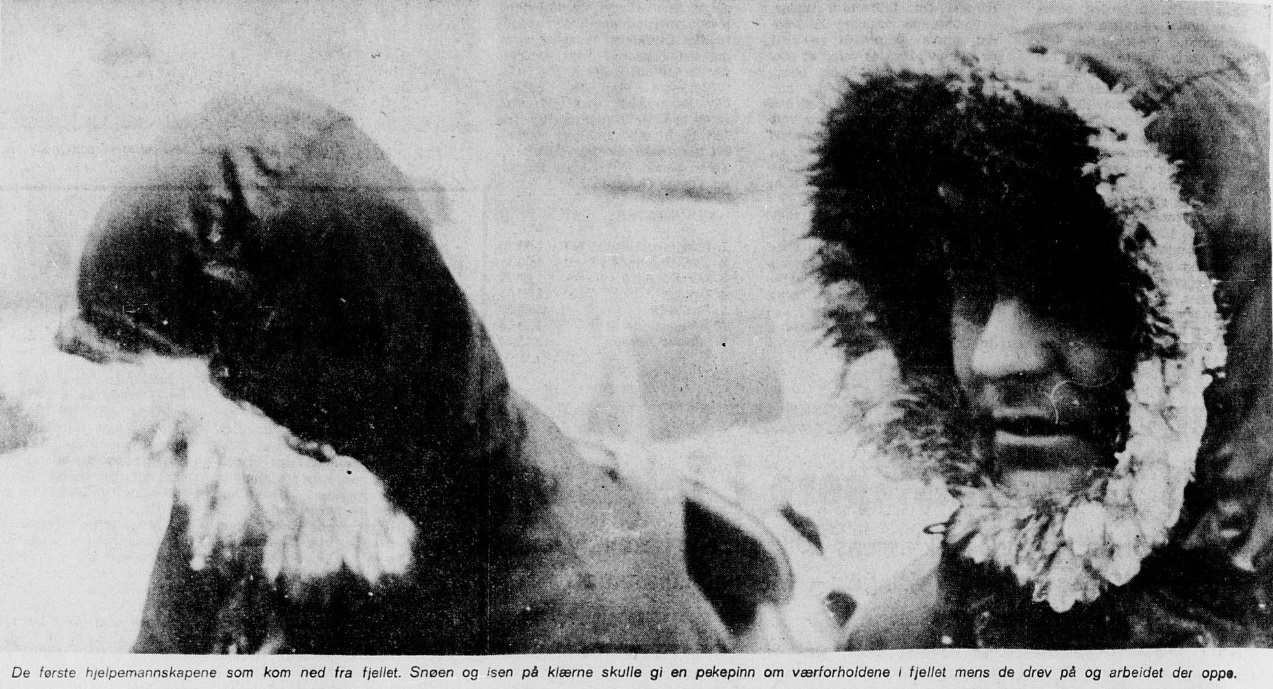 To menn i vinterklær, redningsmannskap