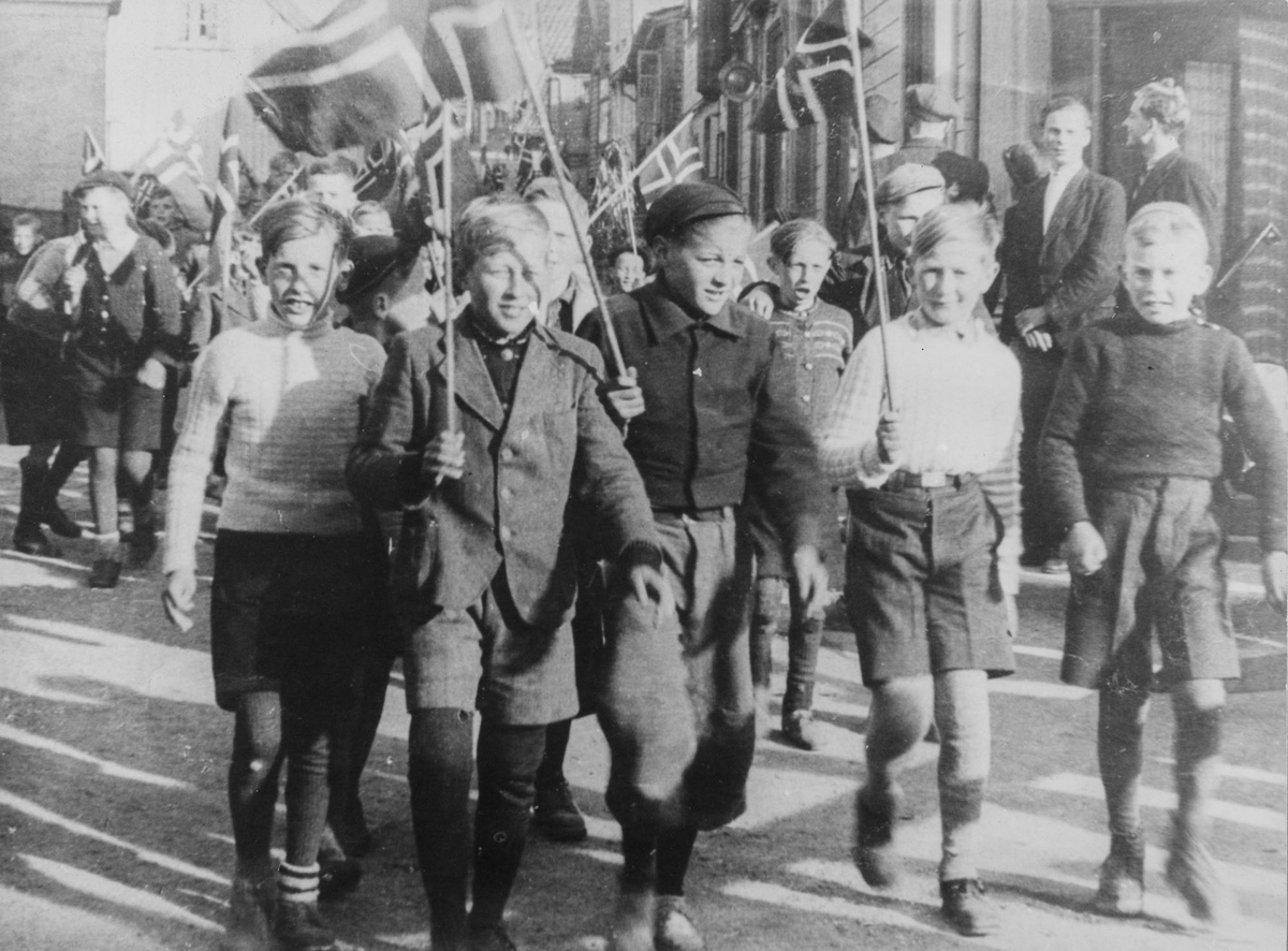 Barnetog på frigjøringsdagen 7. mai i 1945