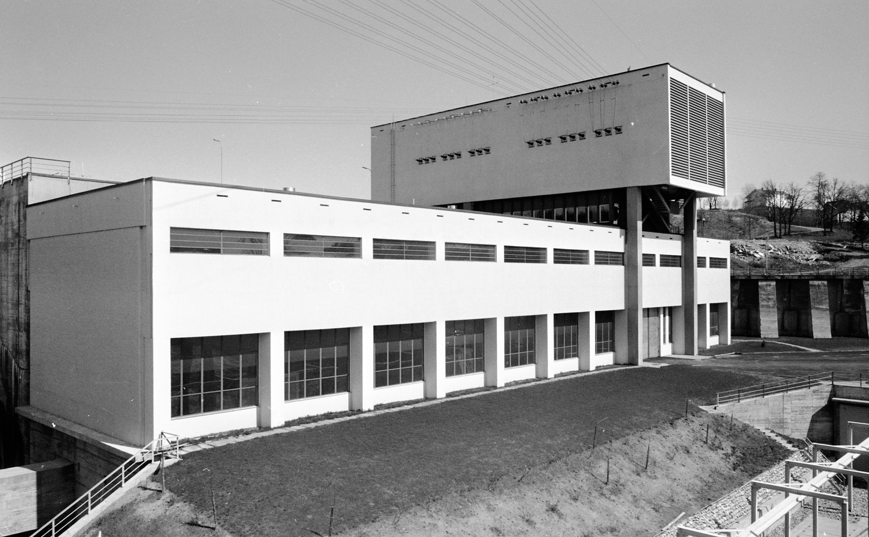 Kraftverksbygg sett utenfra.