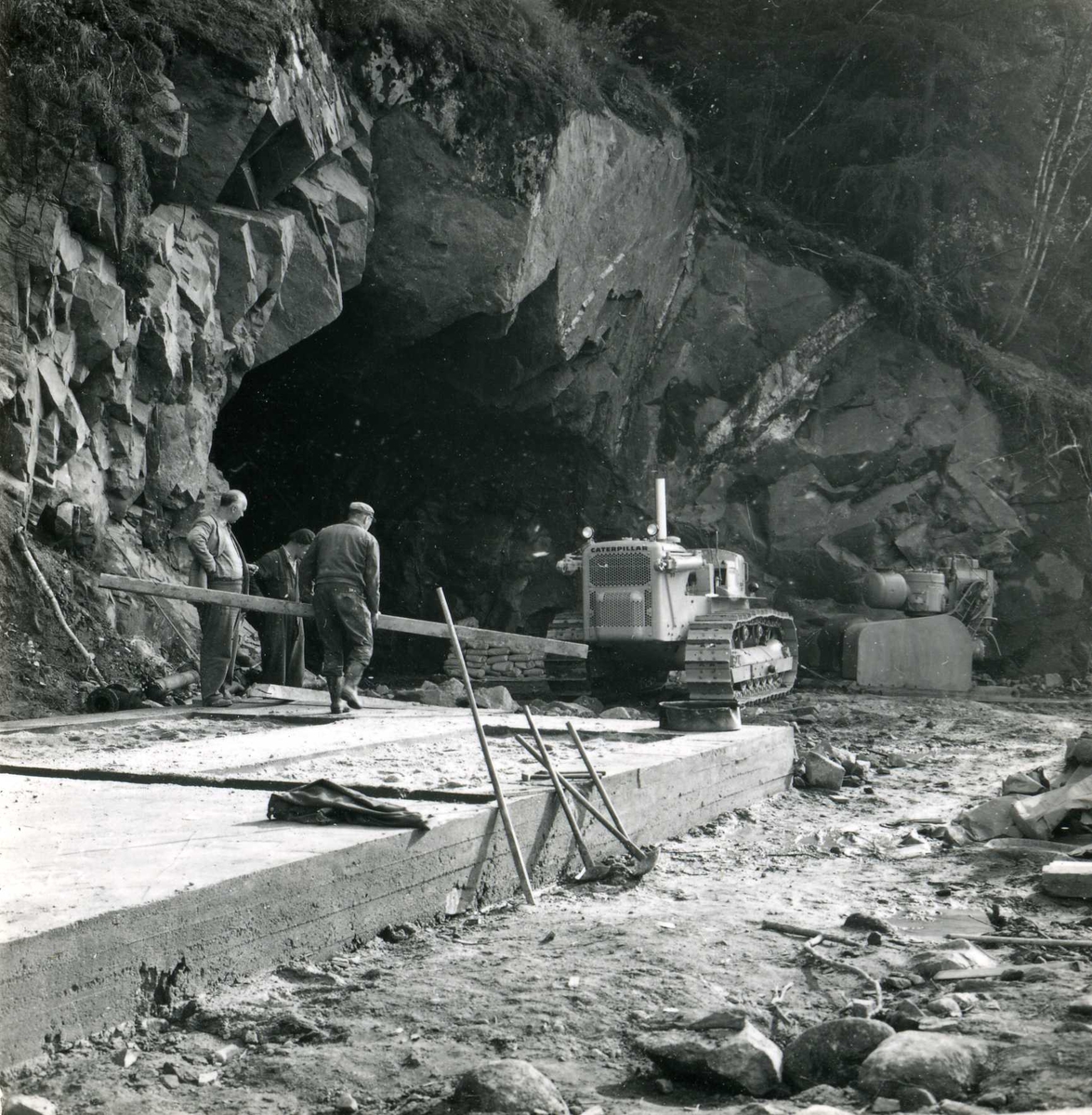 Tilløpstunnel frå Vesås. Støyping ved tunelmunning