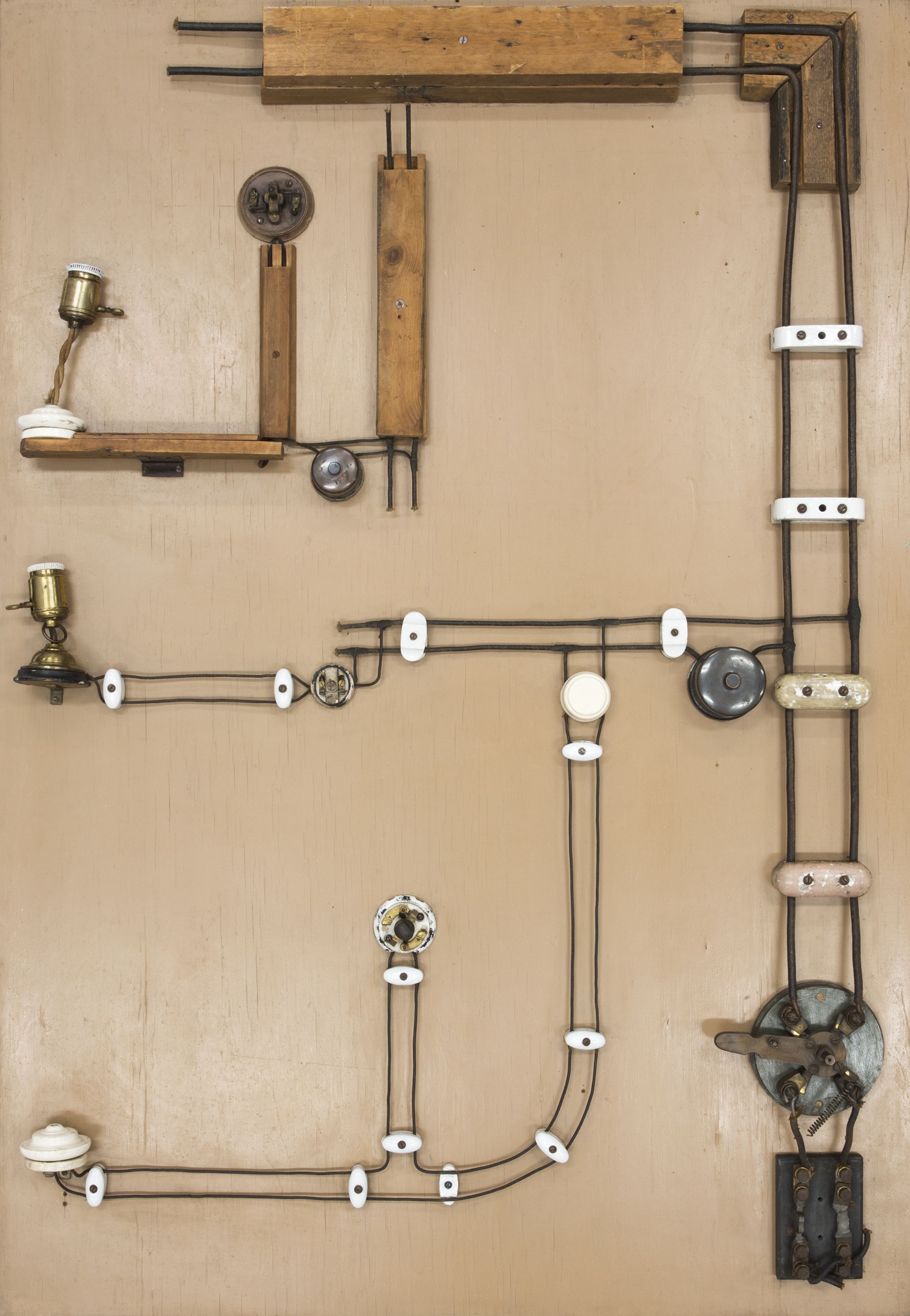 Tavle med installasjonsmateriell