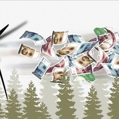 Illustrasjon av vindmøller i granskog som blåser pengesedler bortover.