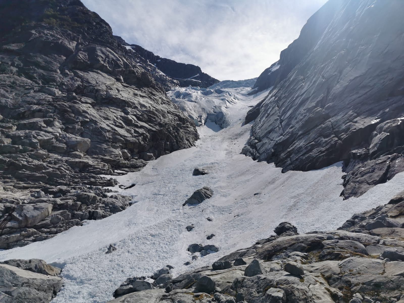 Parti av Bondusbreen.